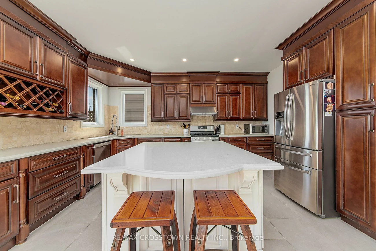 108, Succession, Innis-Shore, Barrie