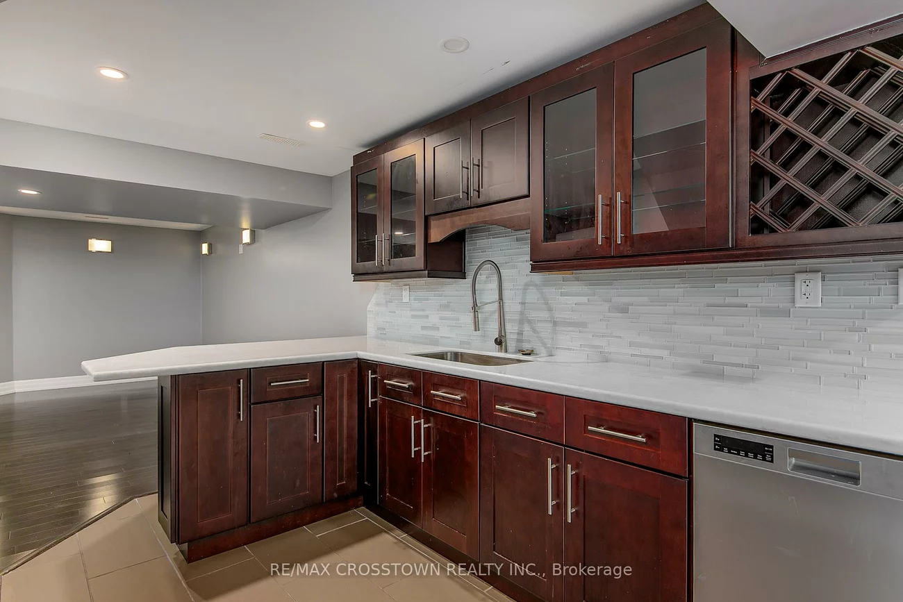 108, Succession, Innis-Shore, Barrie