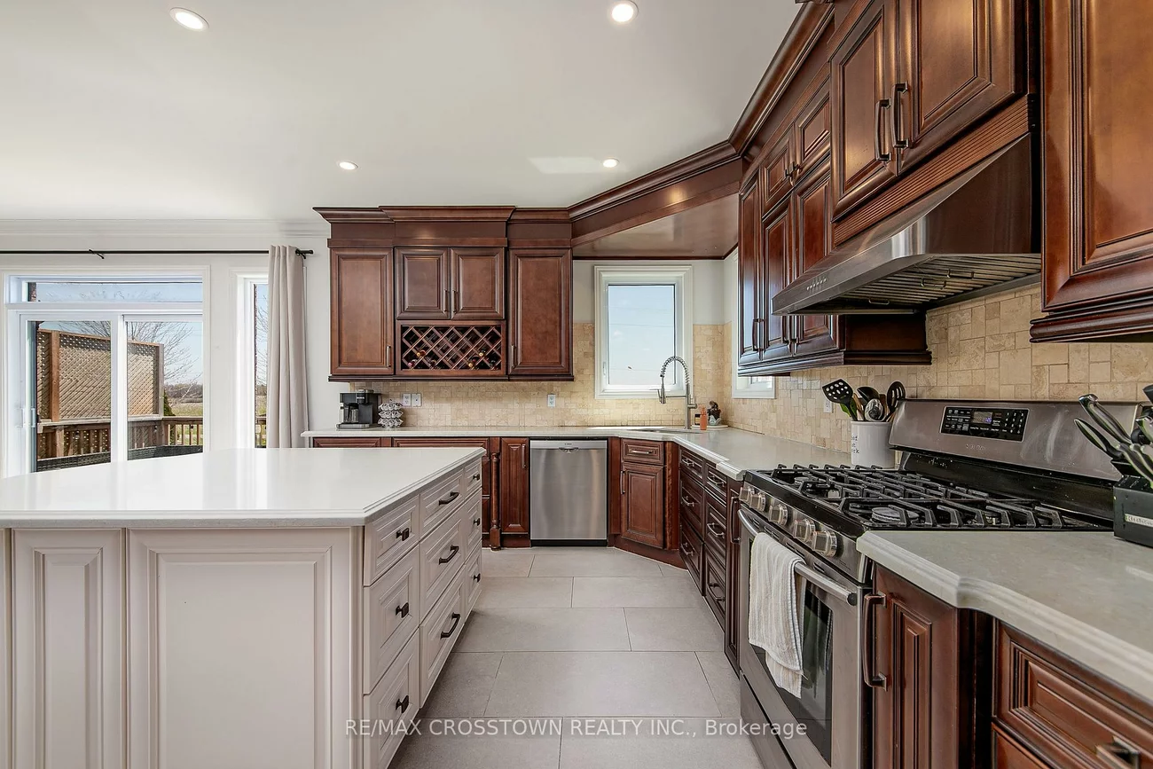 108, Succession, Innis-Shore, Barrie