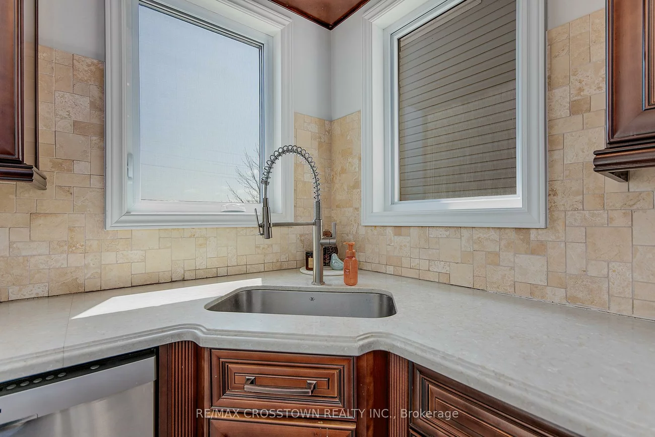 108, Succession, Innis-Shore, Barrie