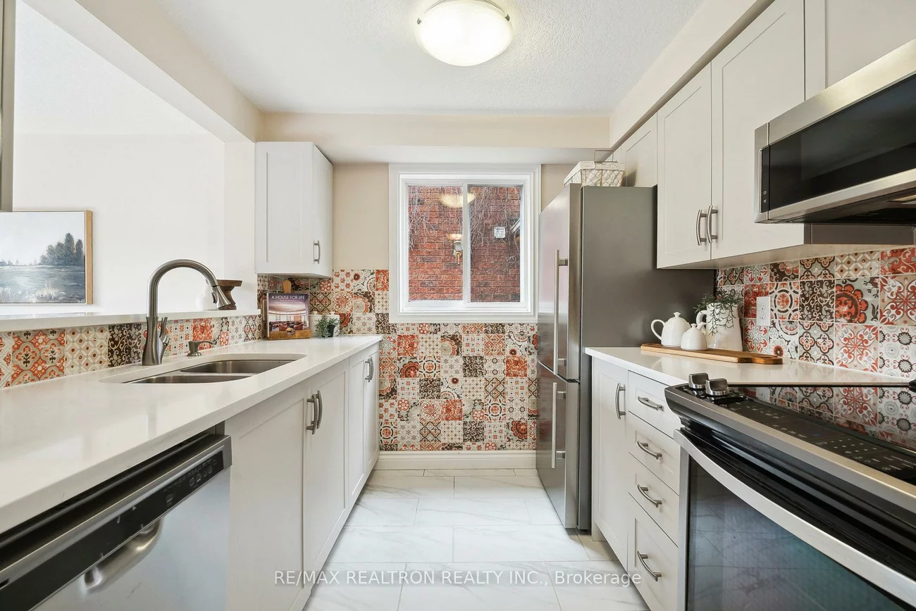 9, Epsom, Georgian Drive, Barrie