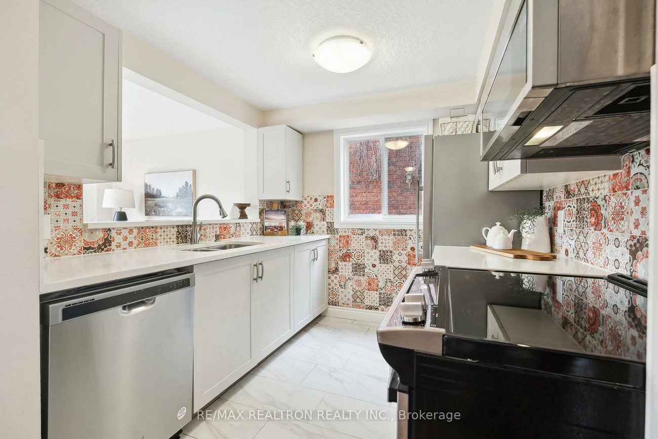 9, Epsom, Georgian Drive, Barrie