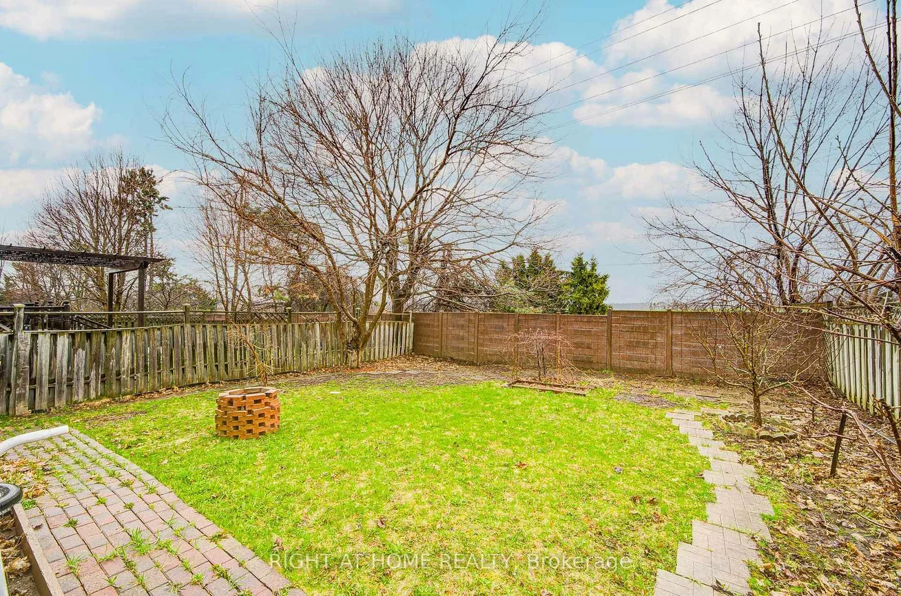 52, Rosenfeld, Grove East, Barrie
