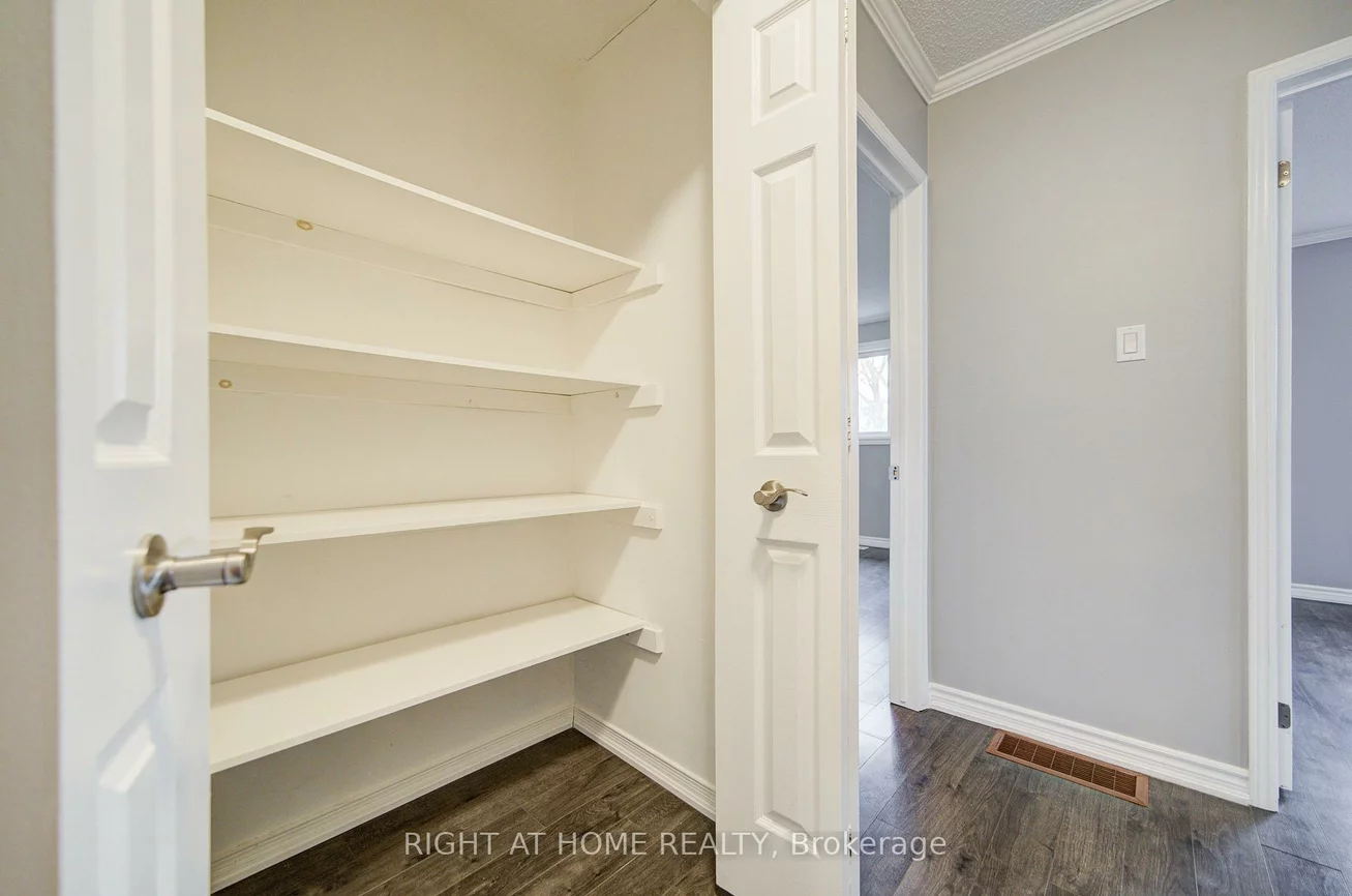 52, Rosenfeld, Grove East, Barrie