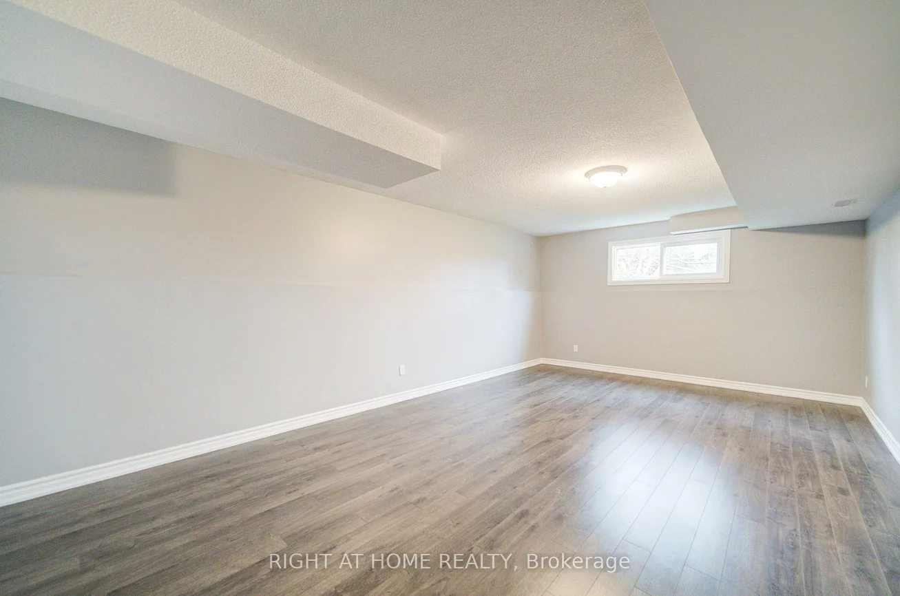 52, Rosenfeld, Grove East, Barrie
