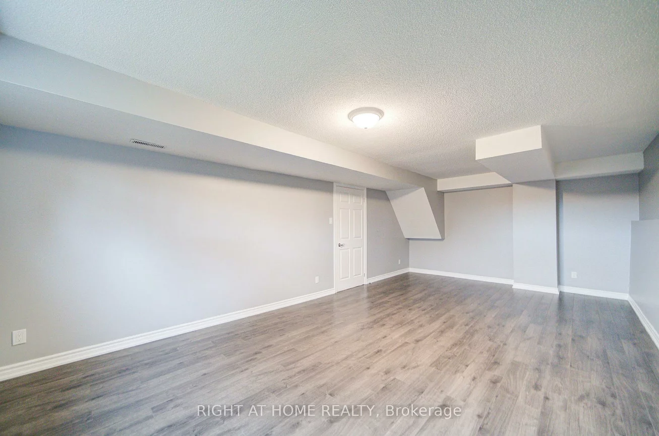 52, Rosenfeld, Grove East, Barrie