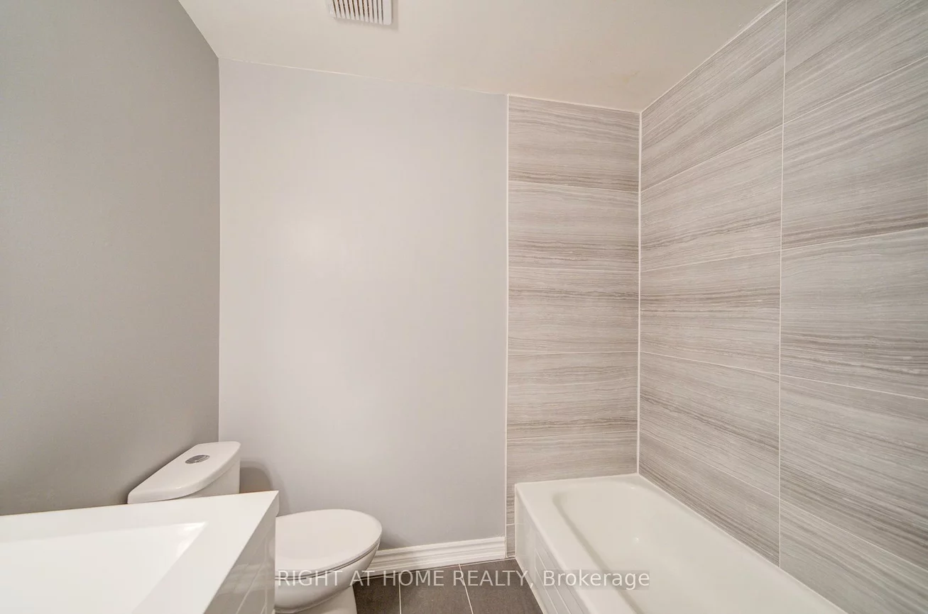 52, Rosenfeld, Grove East, Barrie