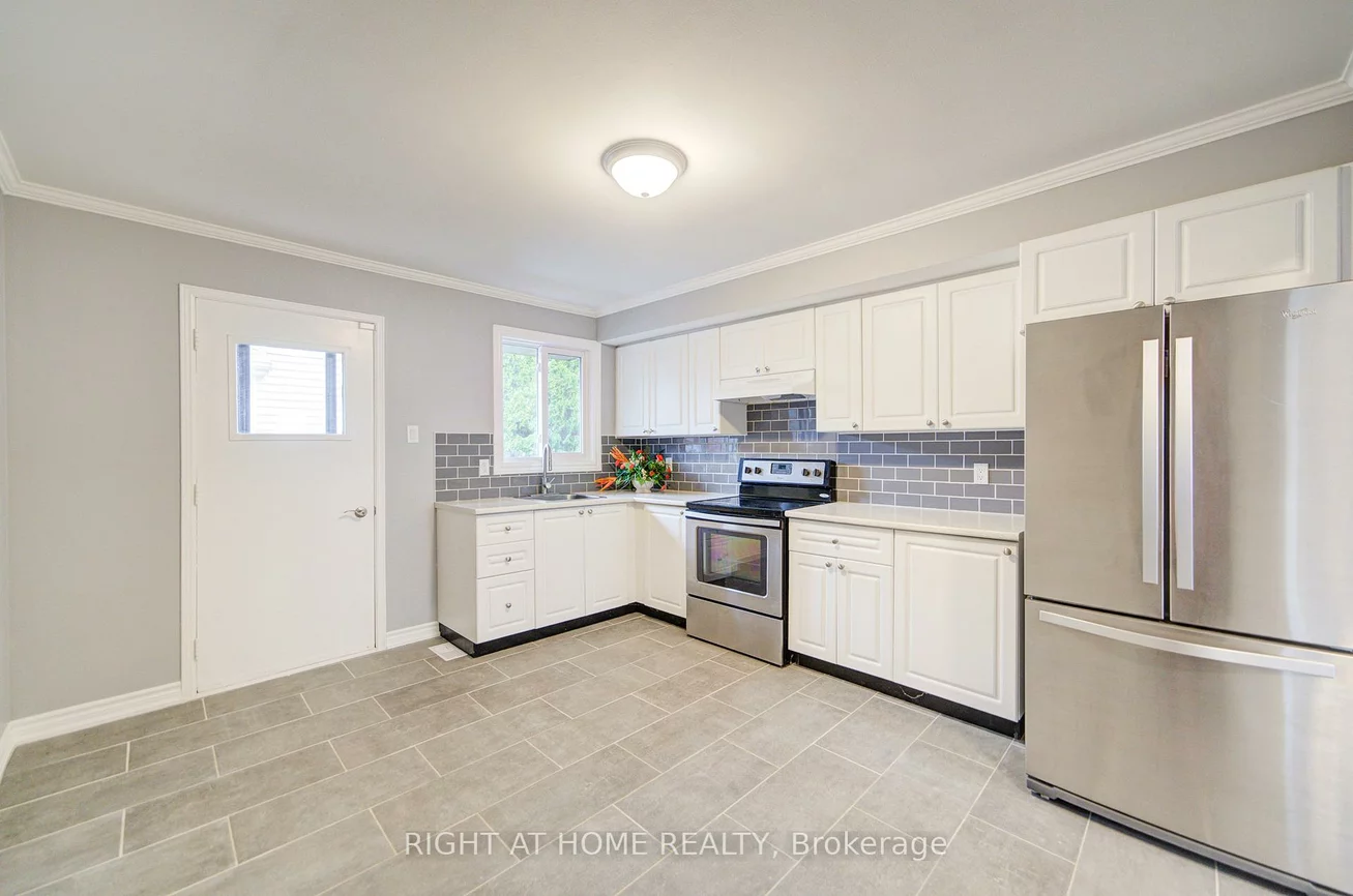 52, Rosenfeld, Grove East, Barrie