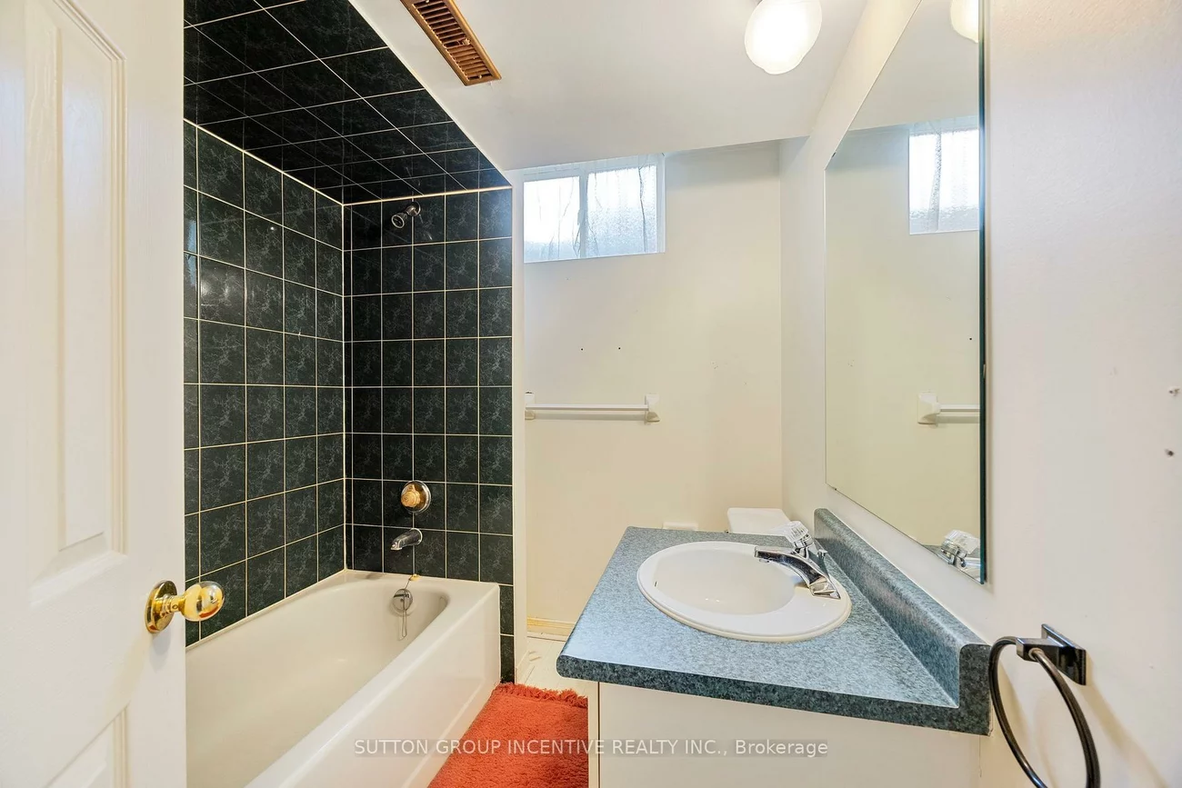 169, Livingstone, West Bayfield, Barrie