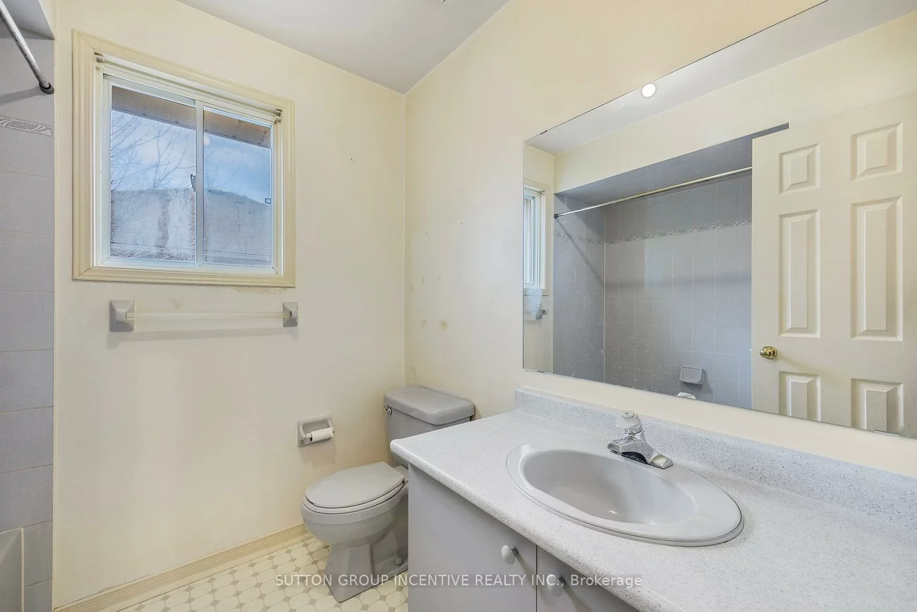 169, Livingstone, West Bayfield, Barrie