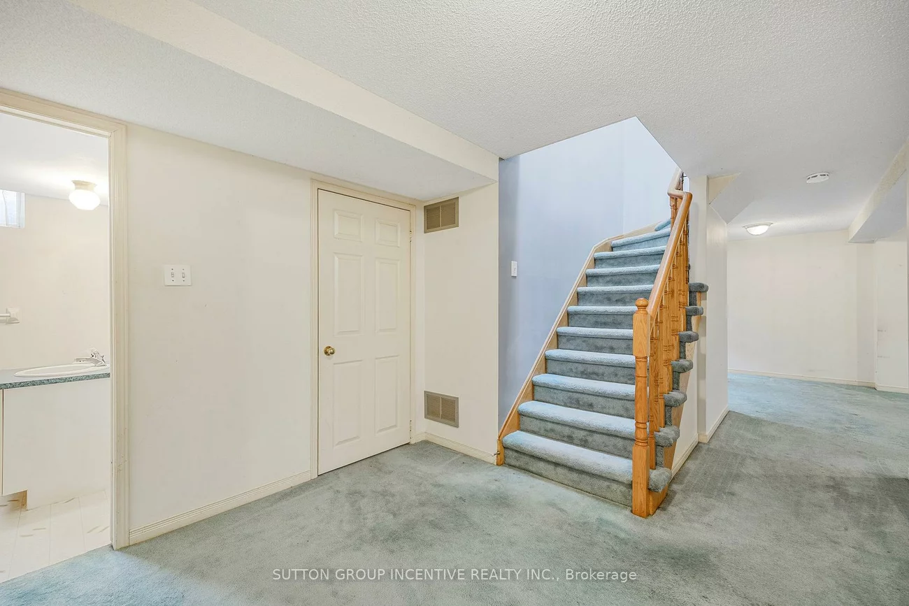 169, Livingstone, West Bayfield, Barrie