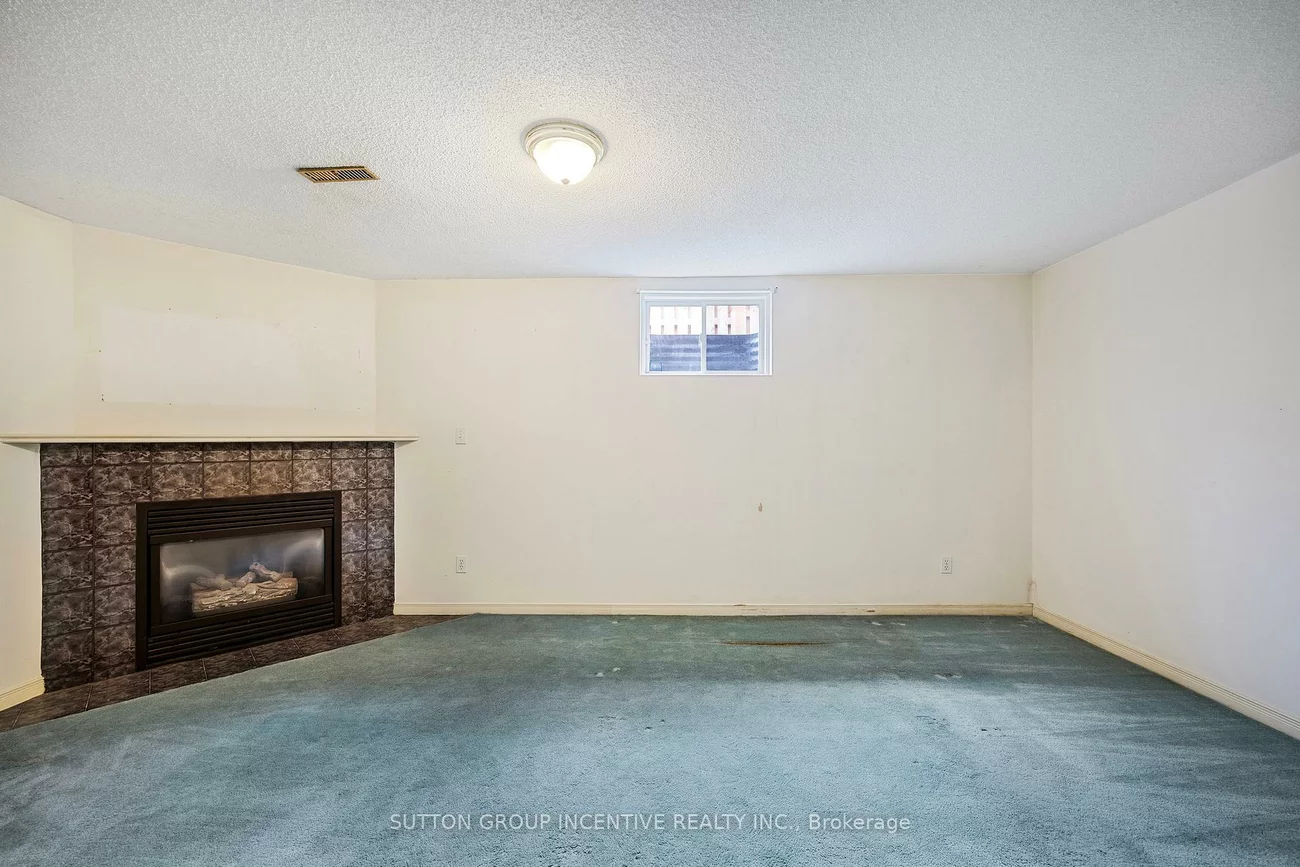 169, Livingstone, West Bayfield, Barrie