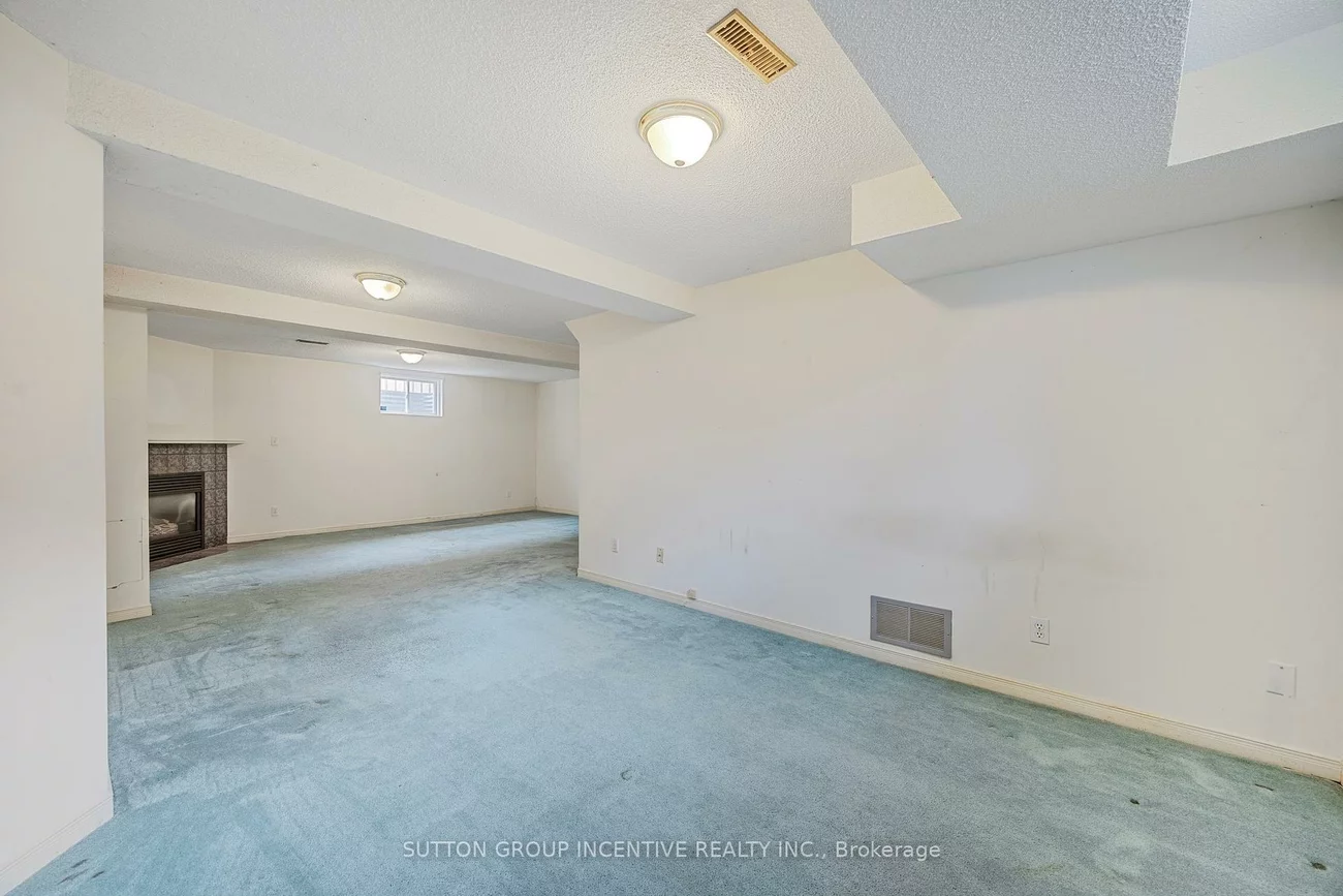 169, Livingstone, West Bayfield, Barrie