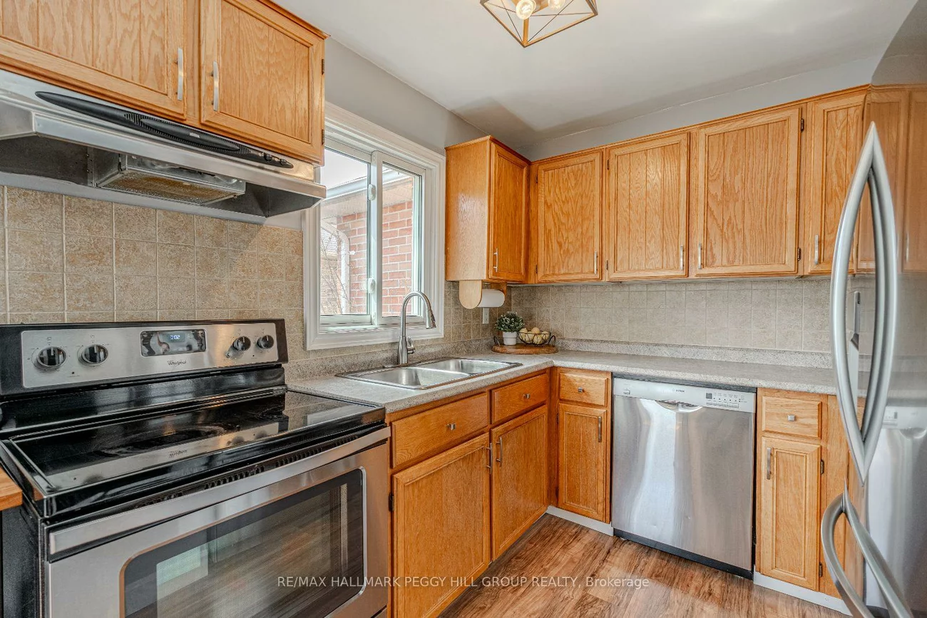 40, Grasett, West Bayfield, Barrie