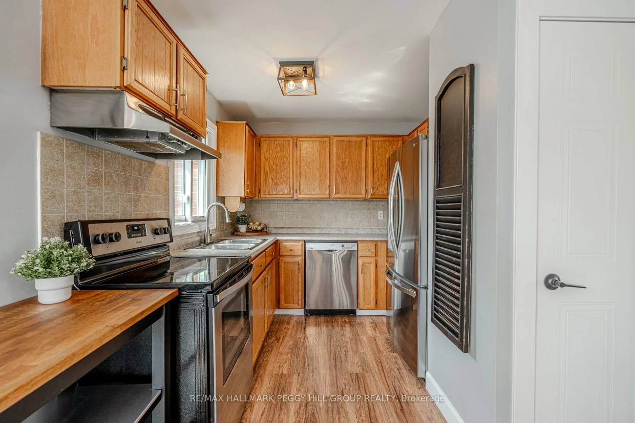 40, Grasett, West Bayfield, Barrie