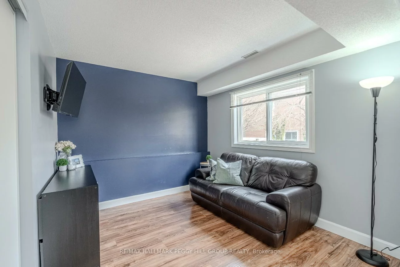 40, Grasett, West Bayfield, Barrie