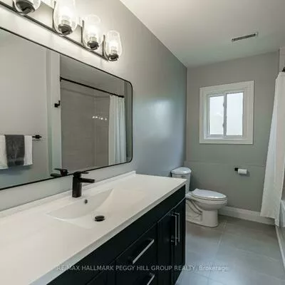 40, Grasett, West Bayfield, Barrie