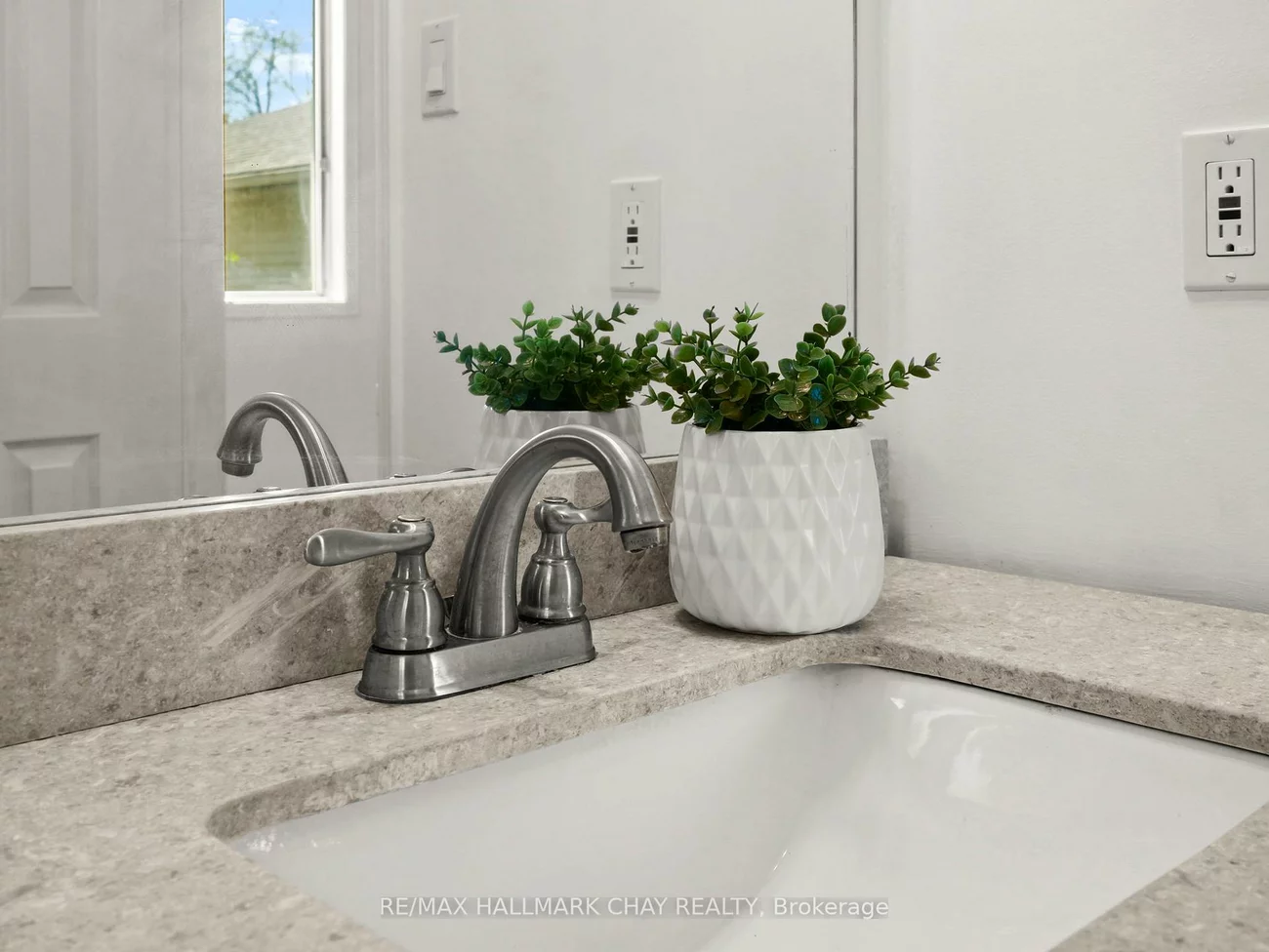 40, Engel, Letitia Heights, Barrie