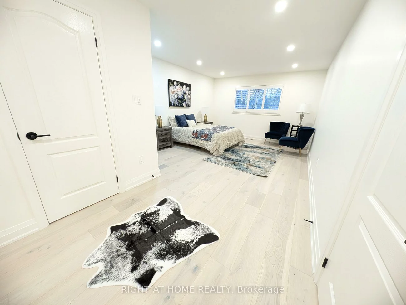 16, Imperial Crown, Innis-Shore, Barrie