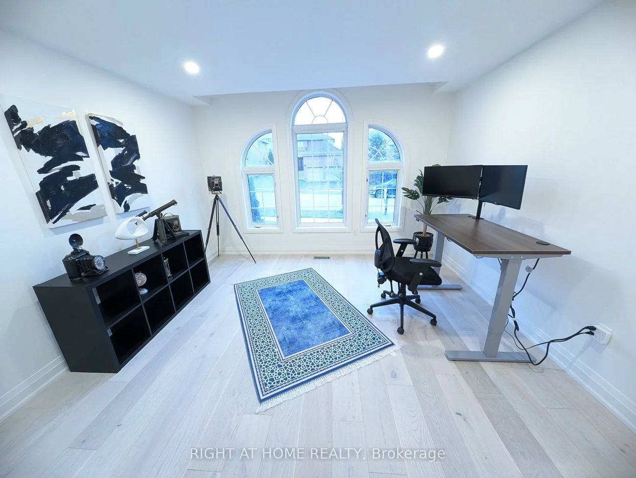 16, Imperial Crown, Innis-Shore, Barrie