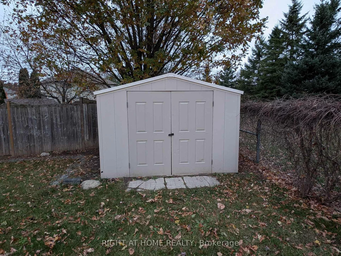 16, Imperial Crown, Innis-Shore, Barrie
