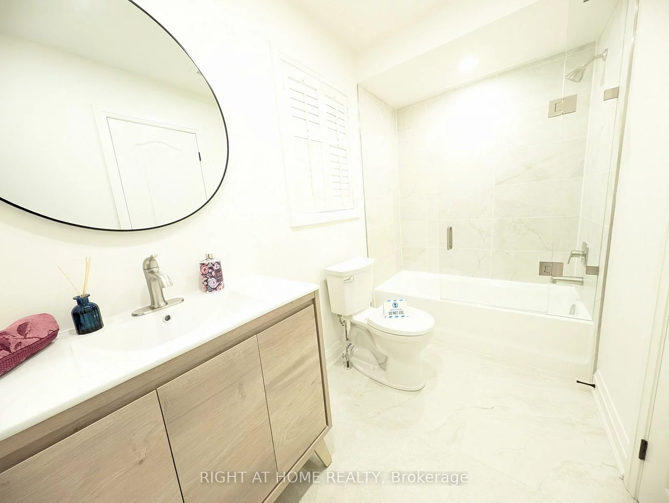 16, Imperial Crown, Innis-Shore, Barrie