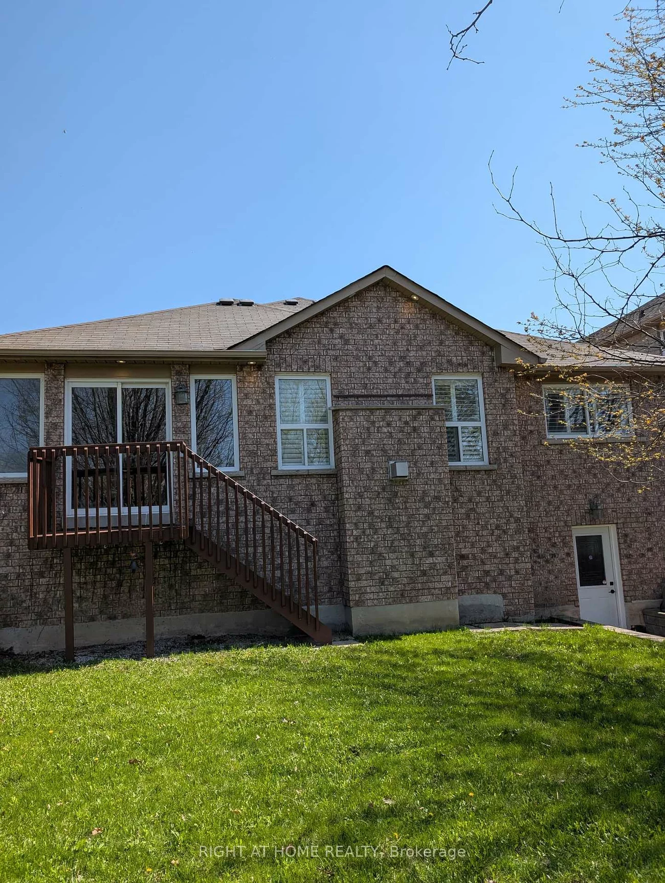 16, Imperial Crown, Innis-Shore, Barrie