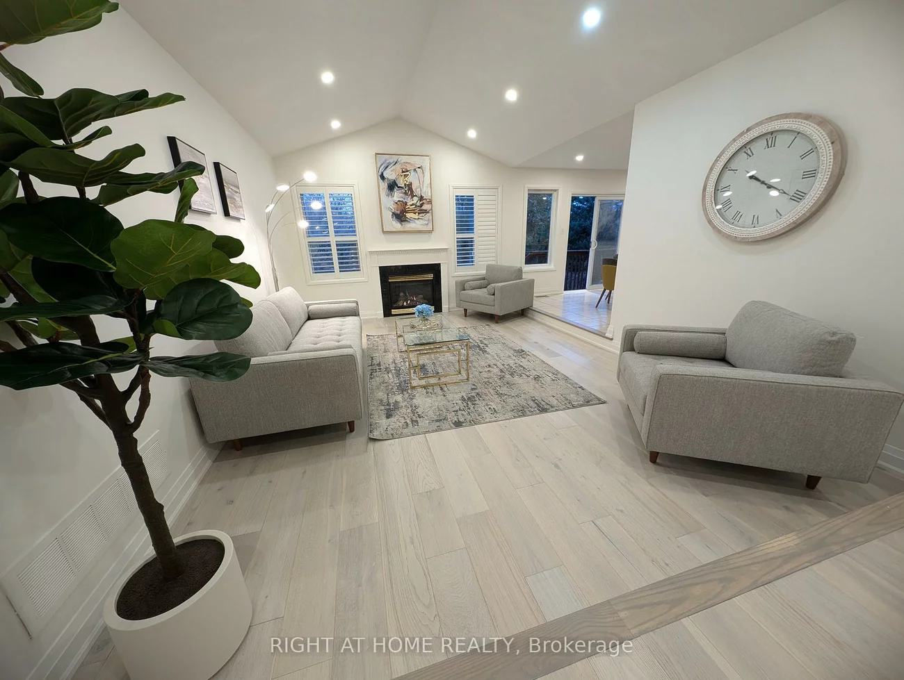 16, Imperial Crown, Innis-Shore, Barrie