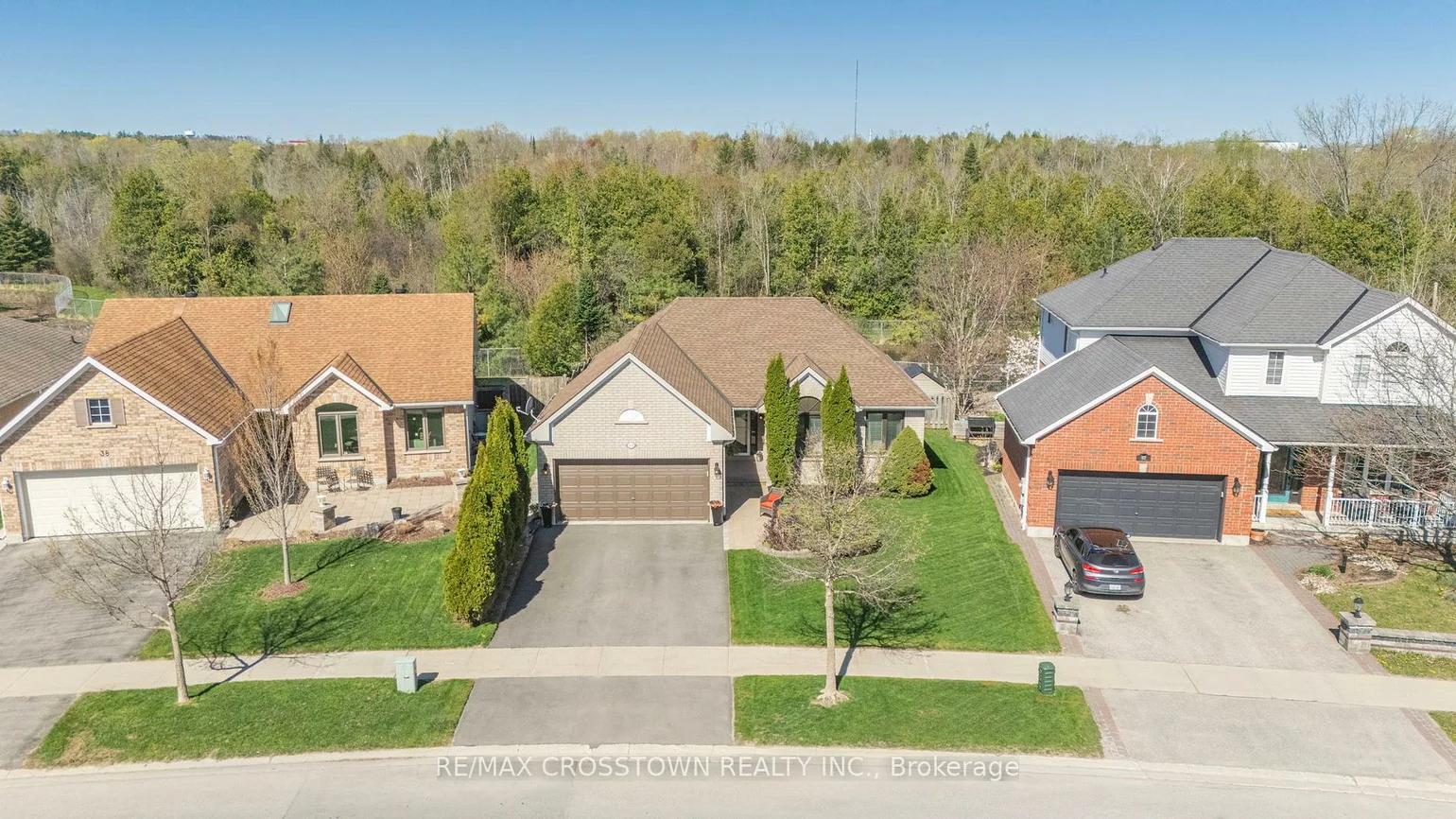 40, Country, Painswick South, Barrie