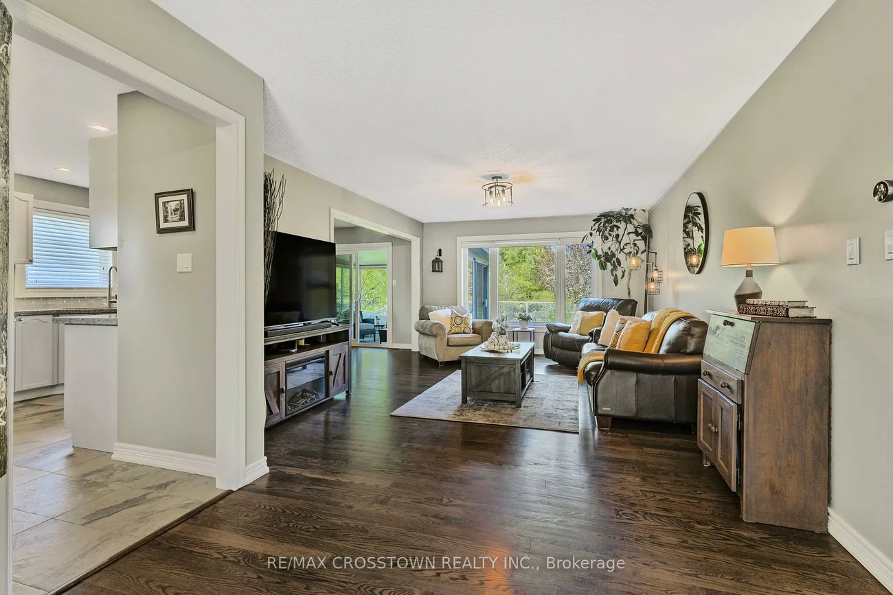 40, Country, Painswick South, Barrie