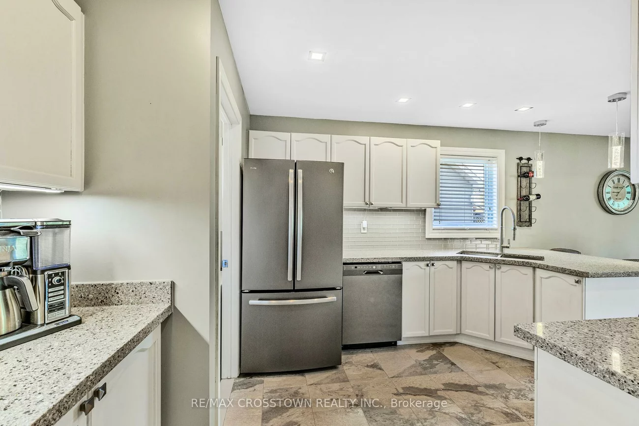 40, Country, Painswick South, Barrie