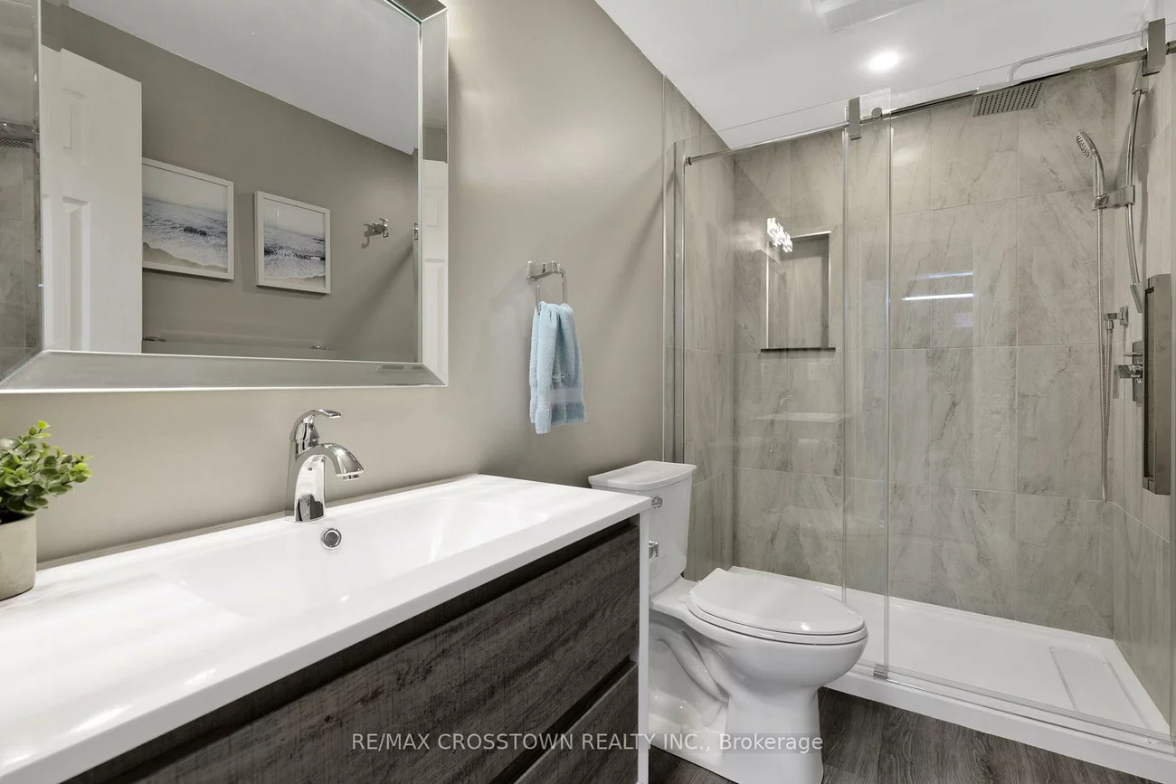 40, Country, Painswick South, Barrie
