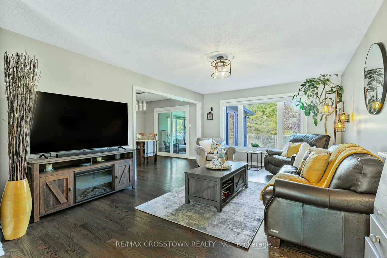 40, Country, Painswick South, Barrie