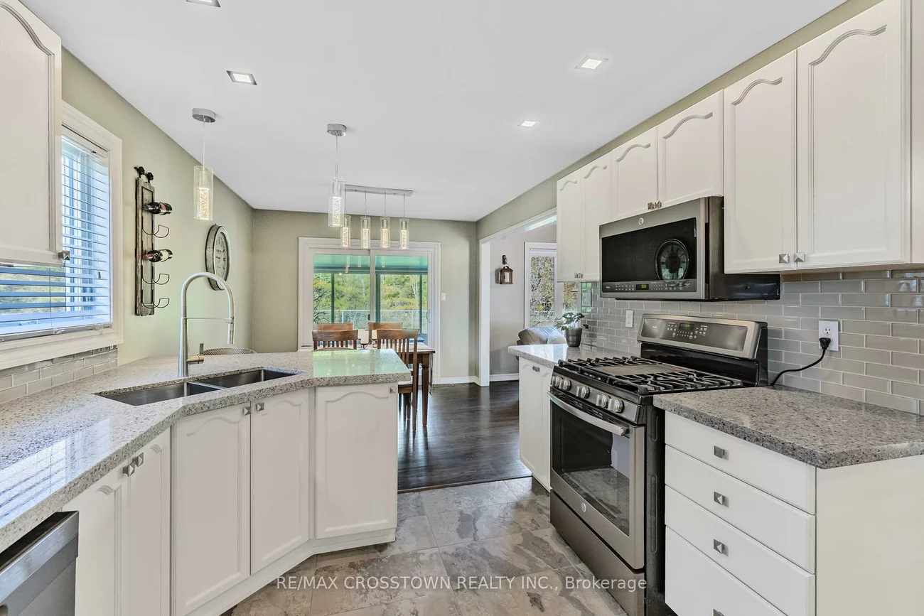 40, Country, Painswick South, Barrie