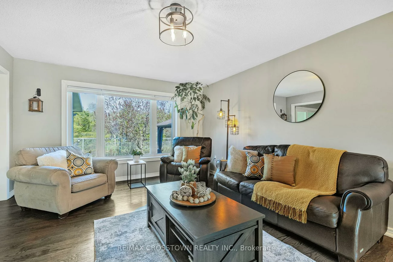 40, Country, Painswick South, Barrie