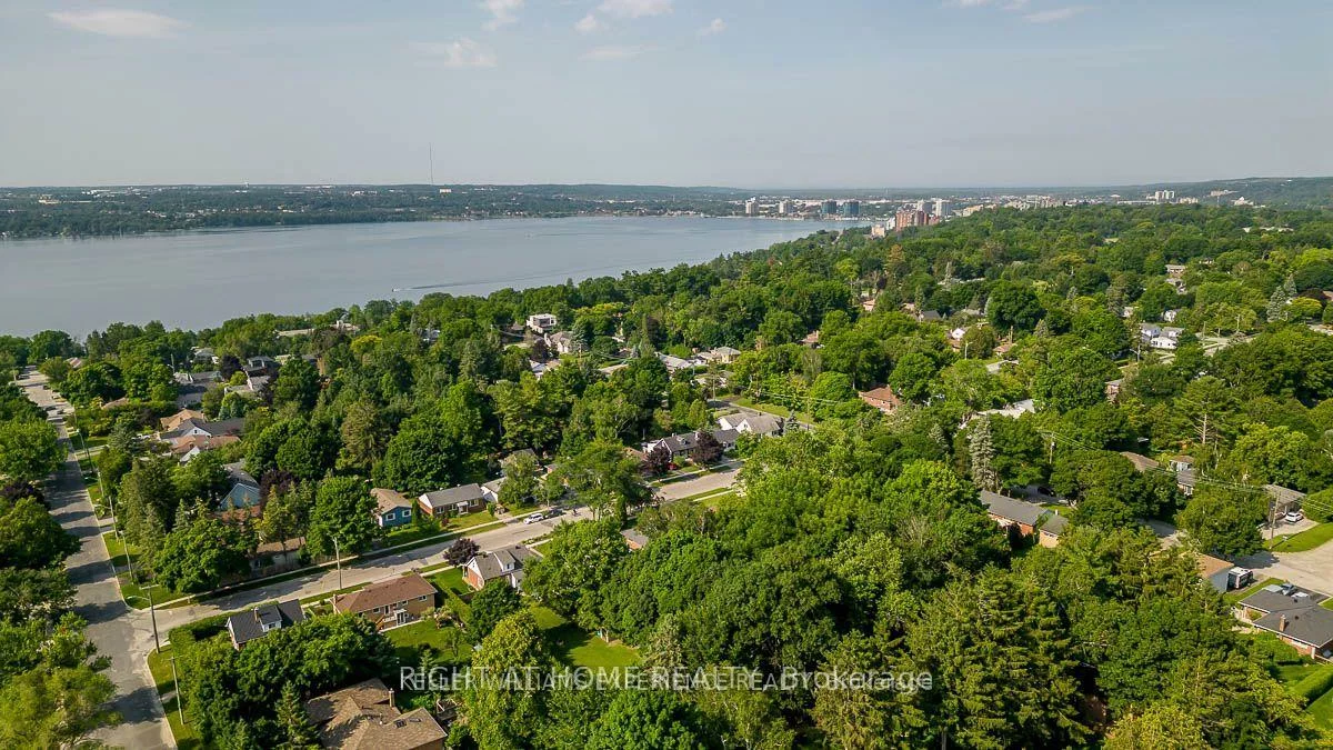 127, Puget, Codrington, Barrie