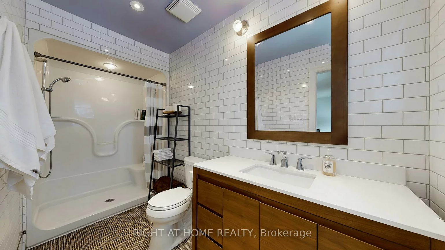 127, Puget, Codrington, Barrie