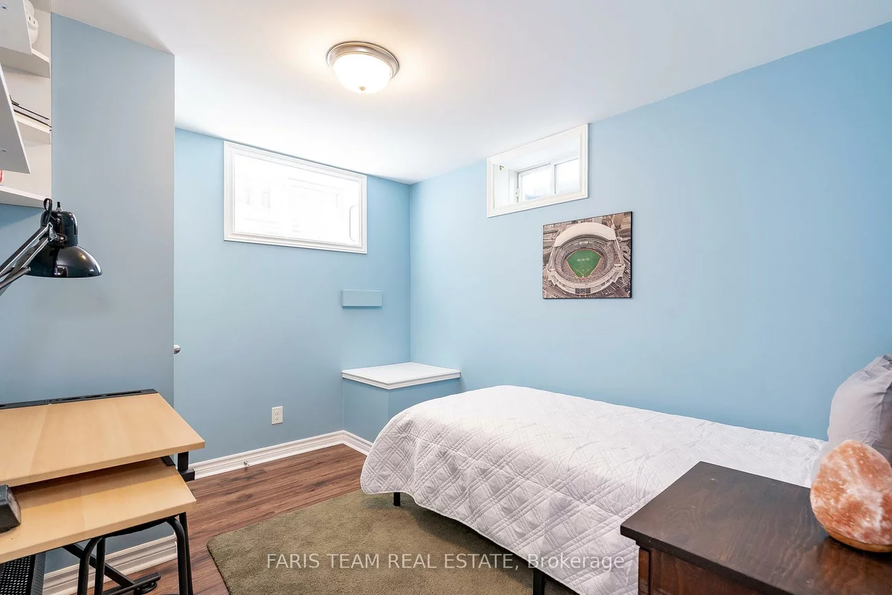 22, Watson, East Bayfield, Barrie