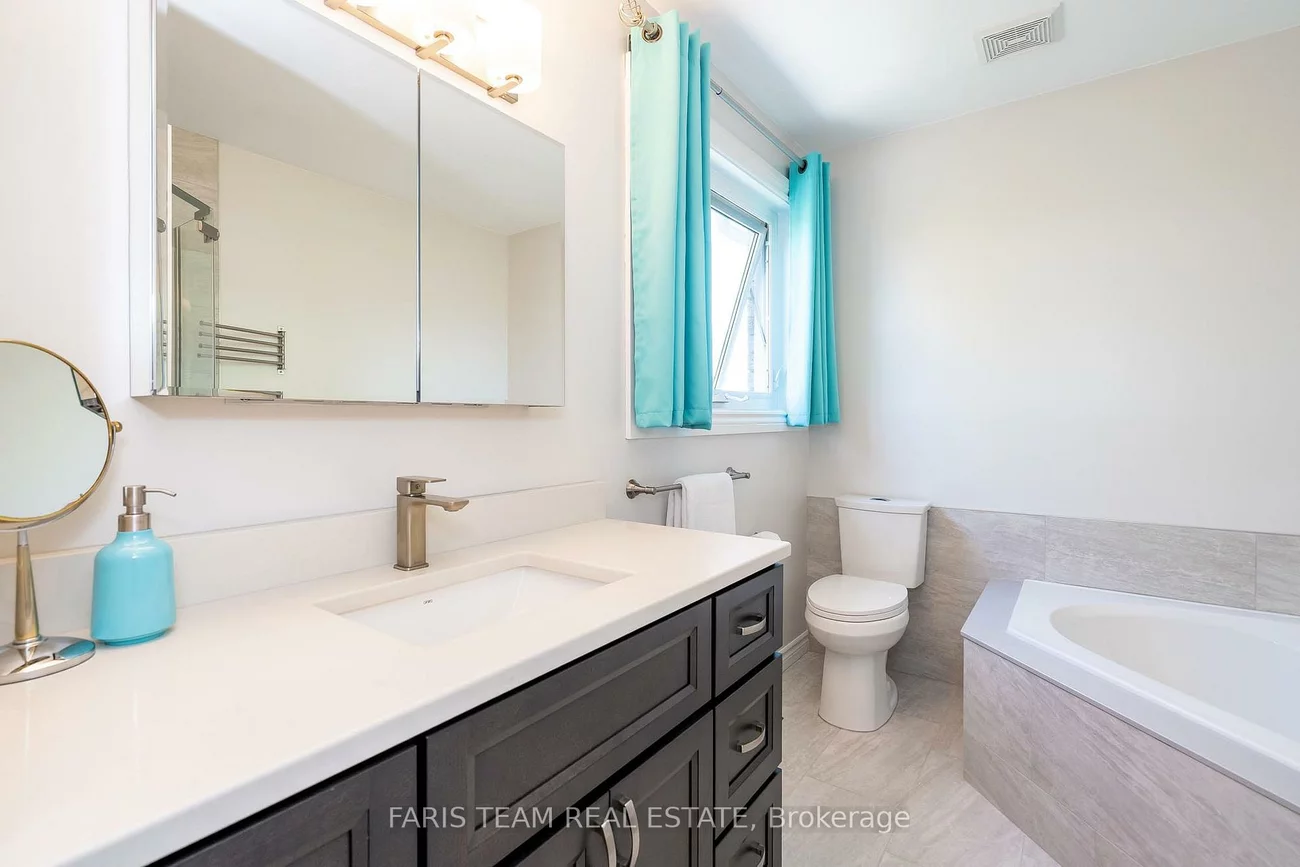 22, Watson, East Bayfield, Barrie