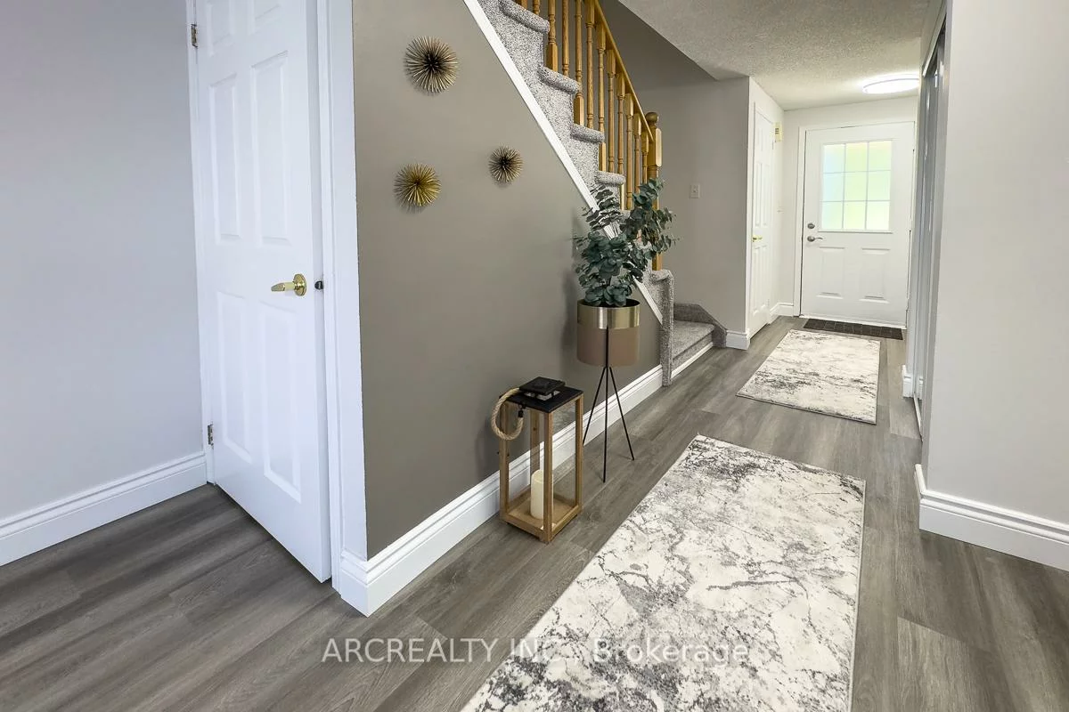 18, Silver Maple, Holly, Barrie