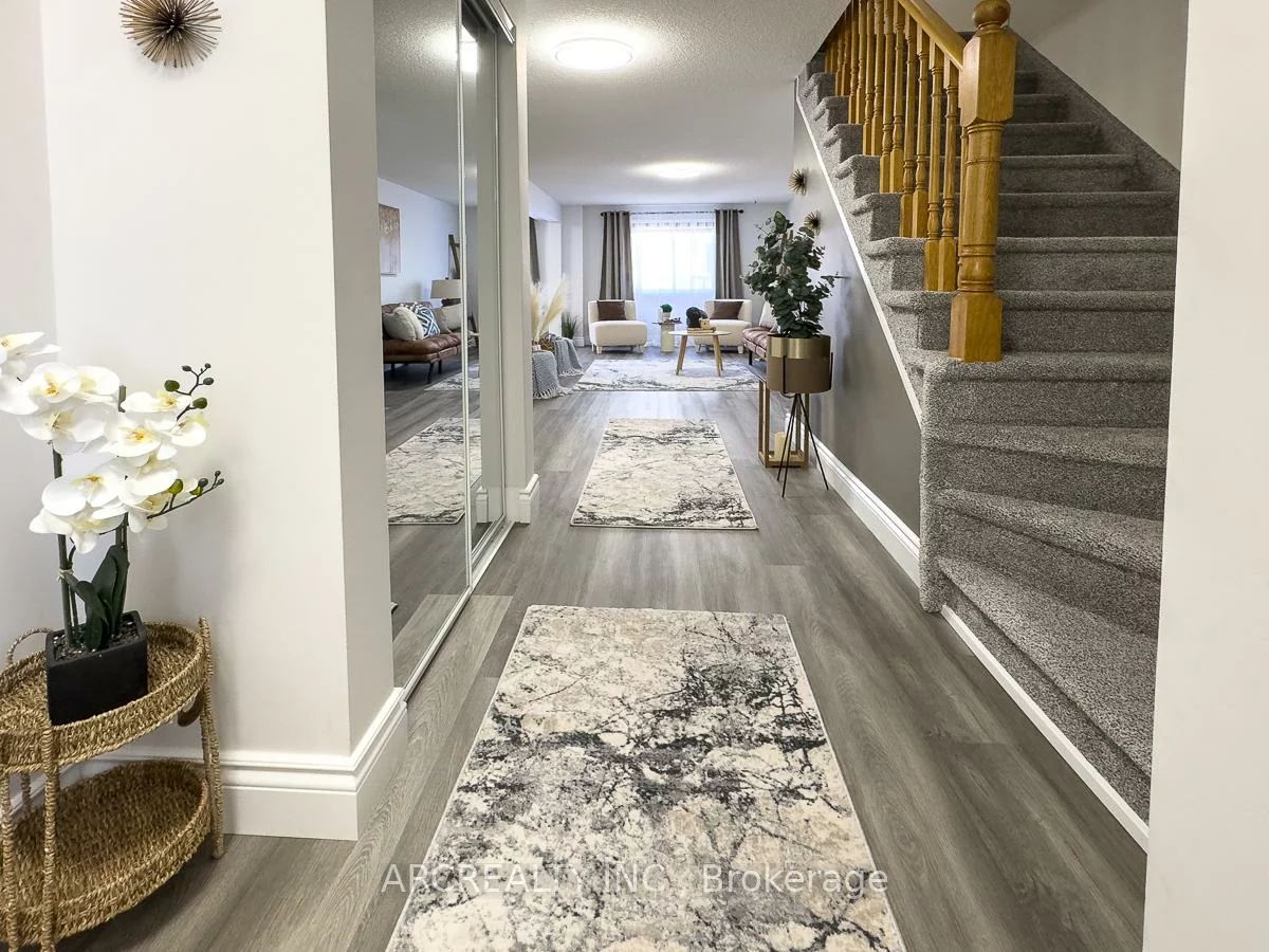 18, Silver Maple, Holly, Barrie