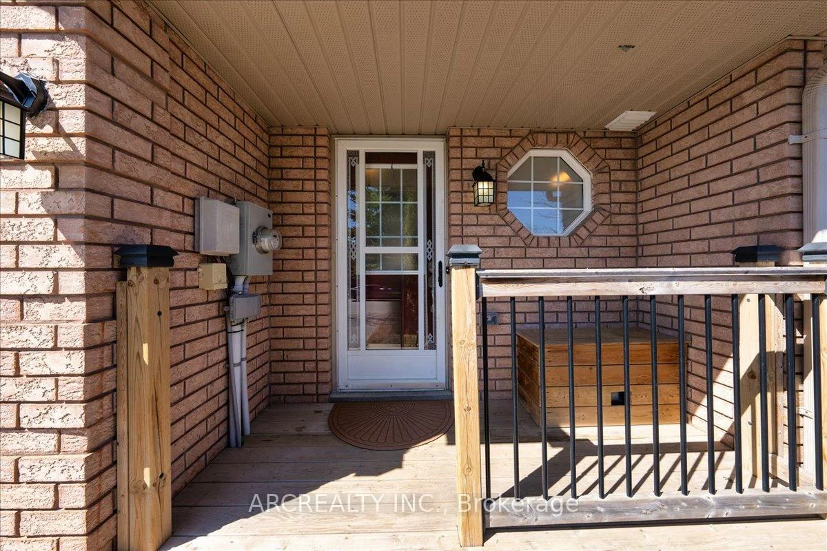 18, Silver Maple, Holly, Barrie