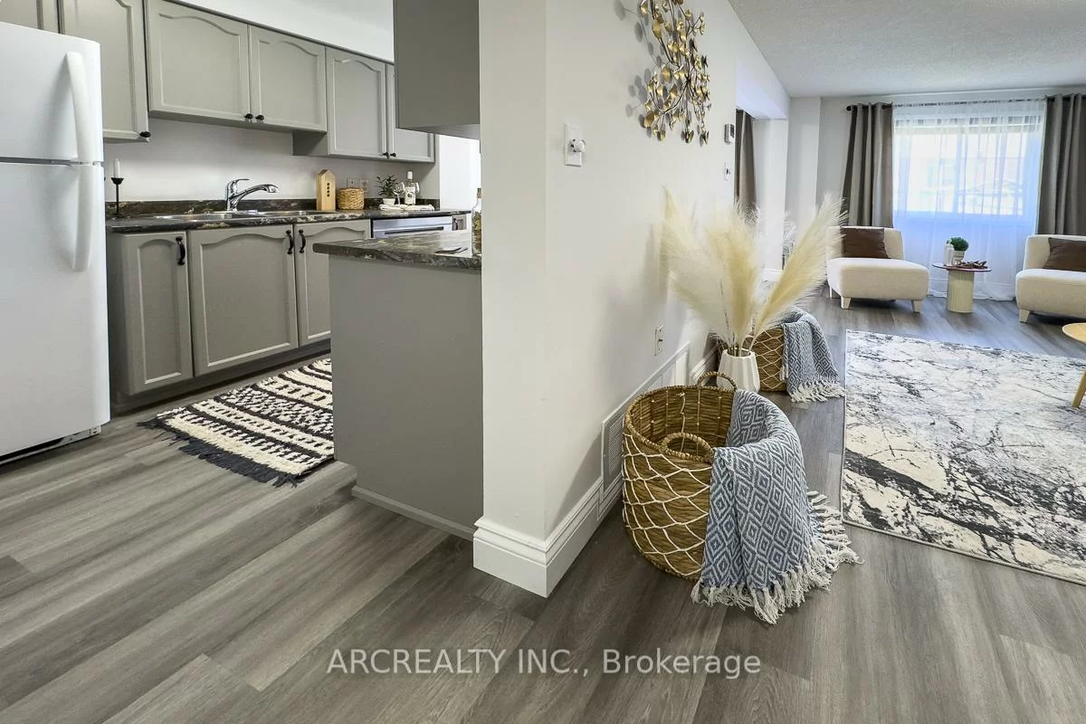 18, Silver Maple, Holly, Barrie