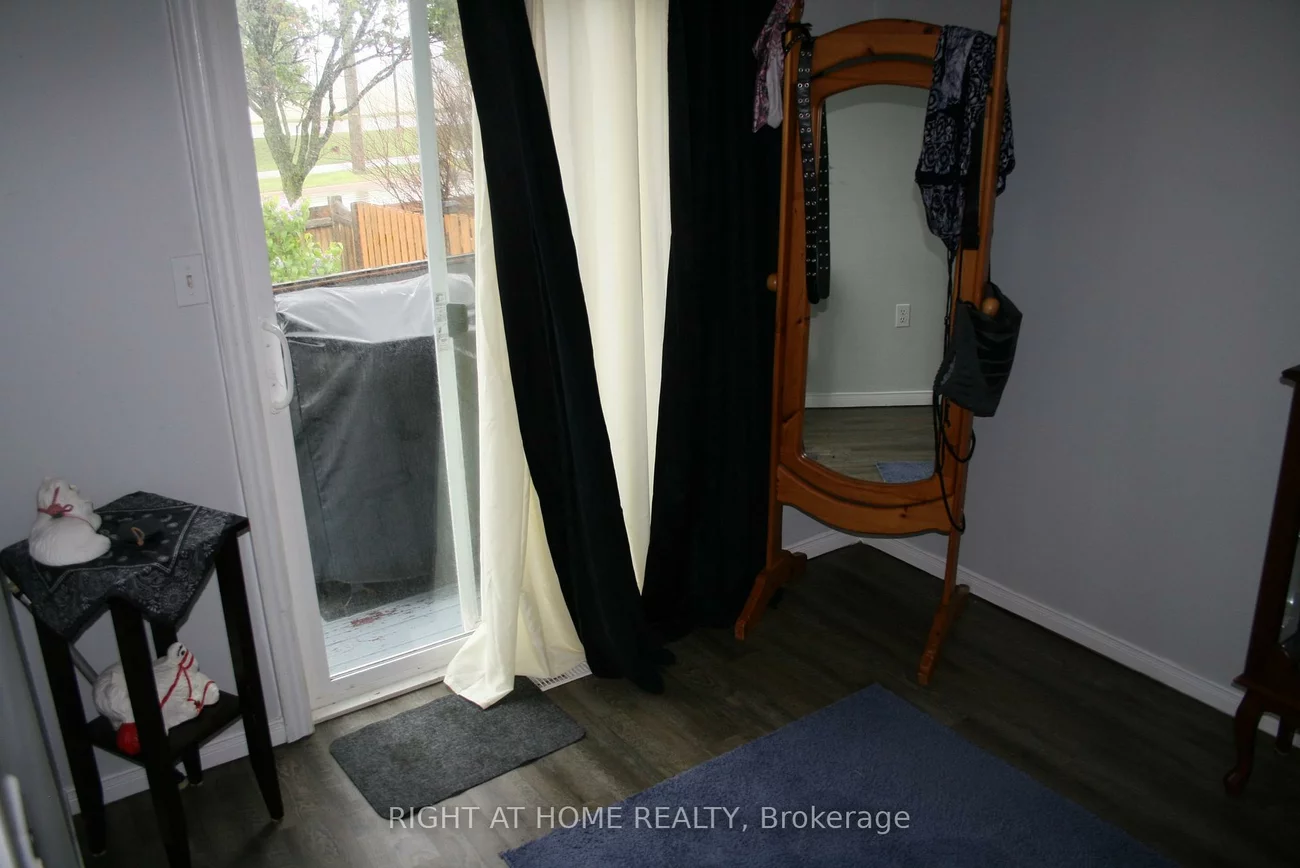38, Garibaldi, Holly, Barrie