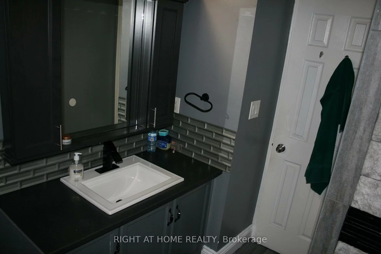 38, Garibaldi, Holly, Barrie