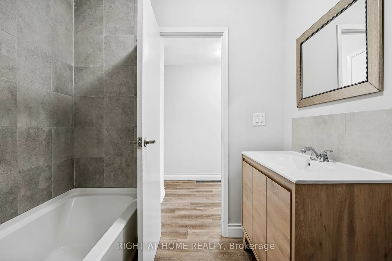 21, Ashdale, Cundles East, Barrie