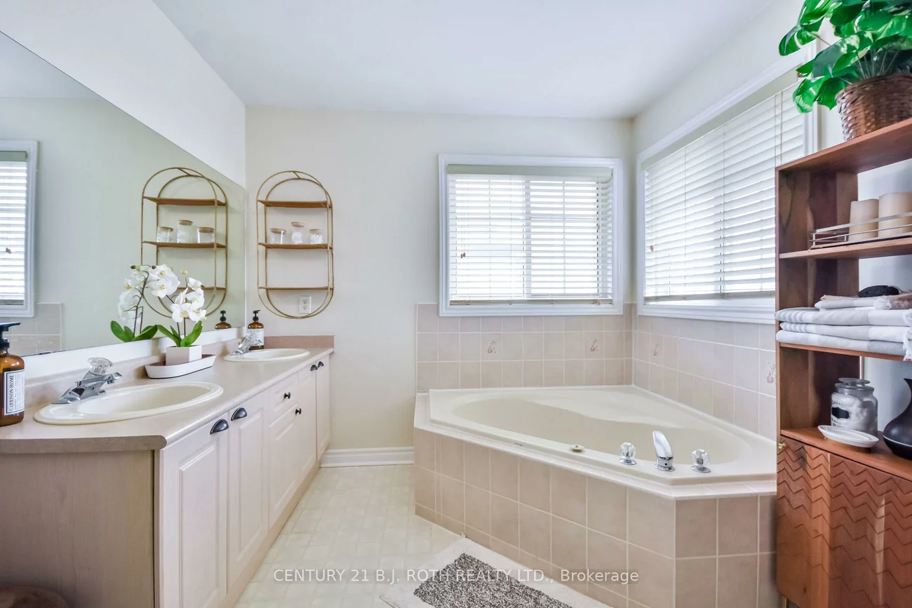 60, Carley, Painswick South, Barrie