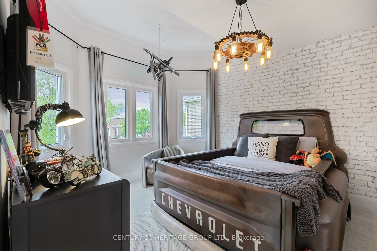 9, Tomlin, Painswick North, Barrie
