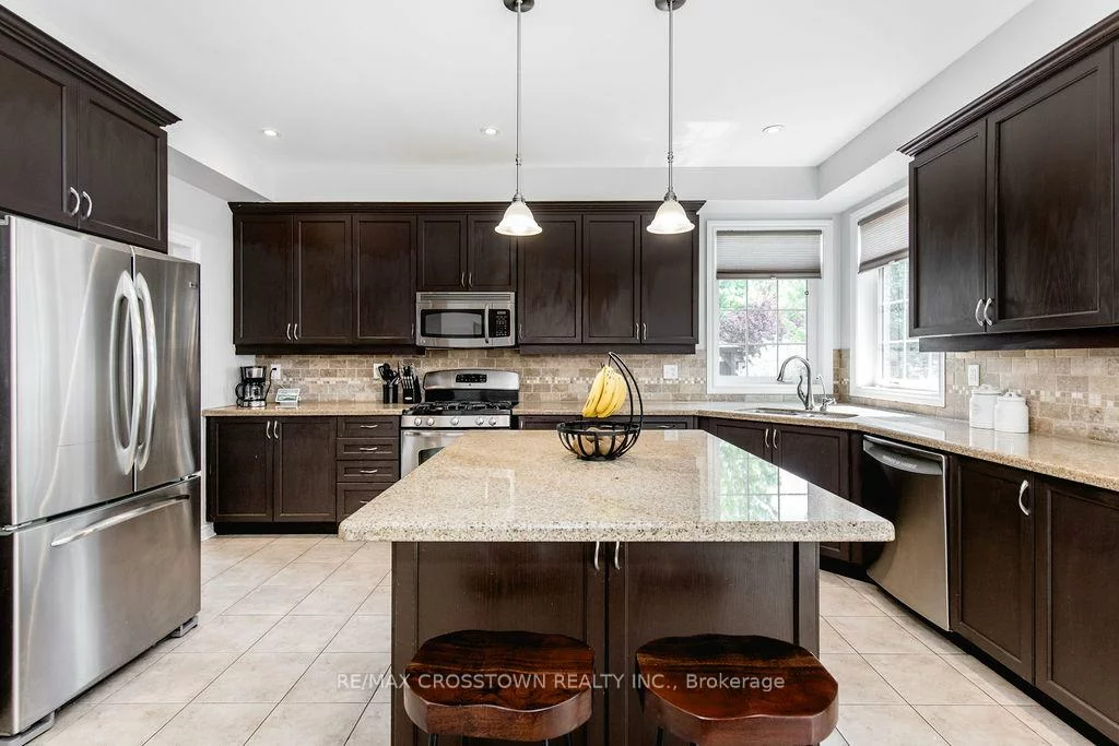 61, The Queensway, Innis-Shore, Barrie