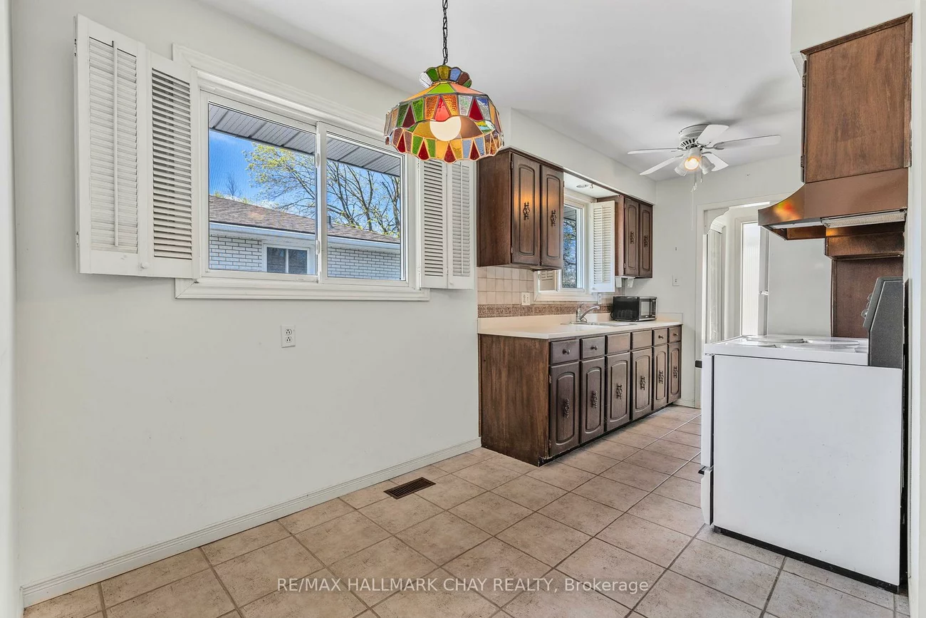 3, College, Grove East, Barrie